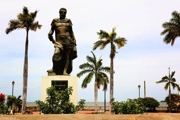 #Granada_Calle de Calle statue 1