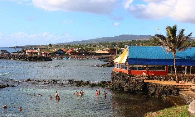 rapa-nui_hanga-roa-harbor