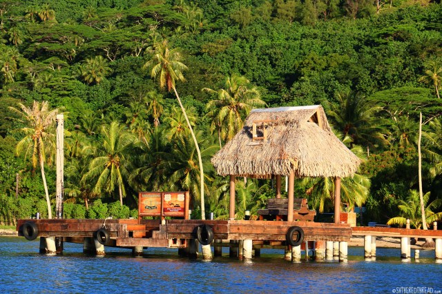 #bora bora_bloody mary's dock